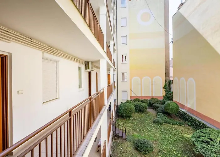 Convenient 2-room *